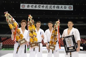 左から準優勝／髙橋佑汰、優勝／鎌田翔平、3位／上田幹雄、4位／荒田昇毅