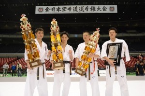 左から準優勝／鎌田翔平、優勝／髙橋佑汰、3位／荒田昇毅、4位／上田幹雄