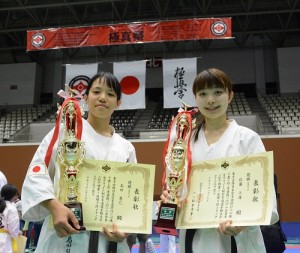 全日本女子ウェイト制 重量級優勝／島田慧巳（左）、軽量級優勝／佐藤七海