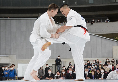 男子決勝戦
〇西村界人（東京城北支部）
延長判定勝ち4－0
×コバレンコ・コンスタンティン（総本部道場）