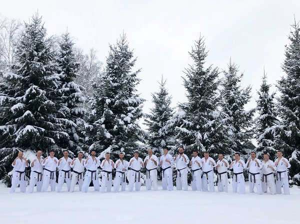 2018年12月ロシア支部冬合宿でアルトゥール師範と上田幹雄が指導