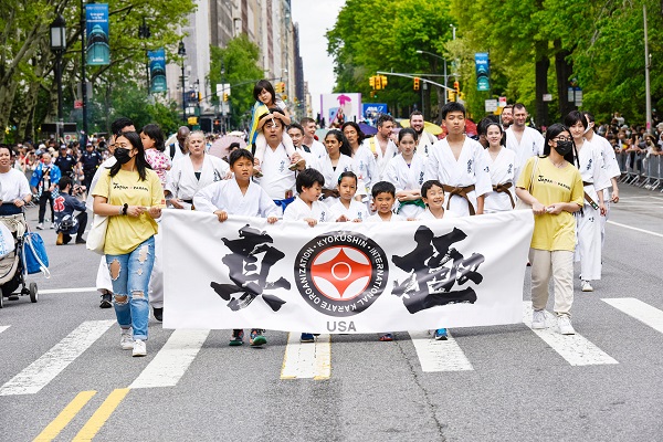 NY市で開催された『ジャパンパレード』に参加