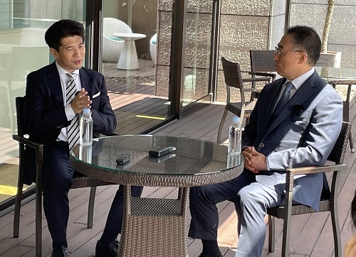 雑誌「一個人」に経営コンサルタントの松江英夫氏と松井館長の対談掲載＆配信