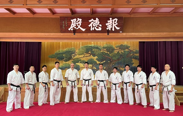 世界大会日本代表選手が三峯参拝と滝浴び修行